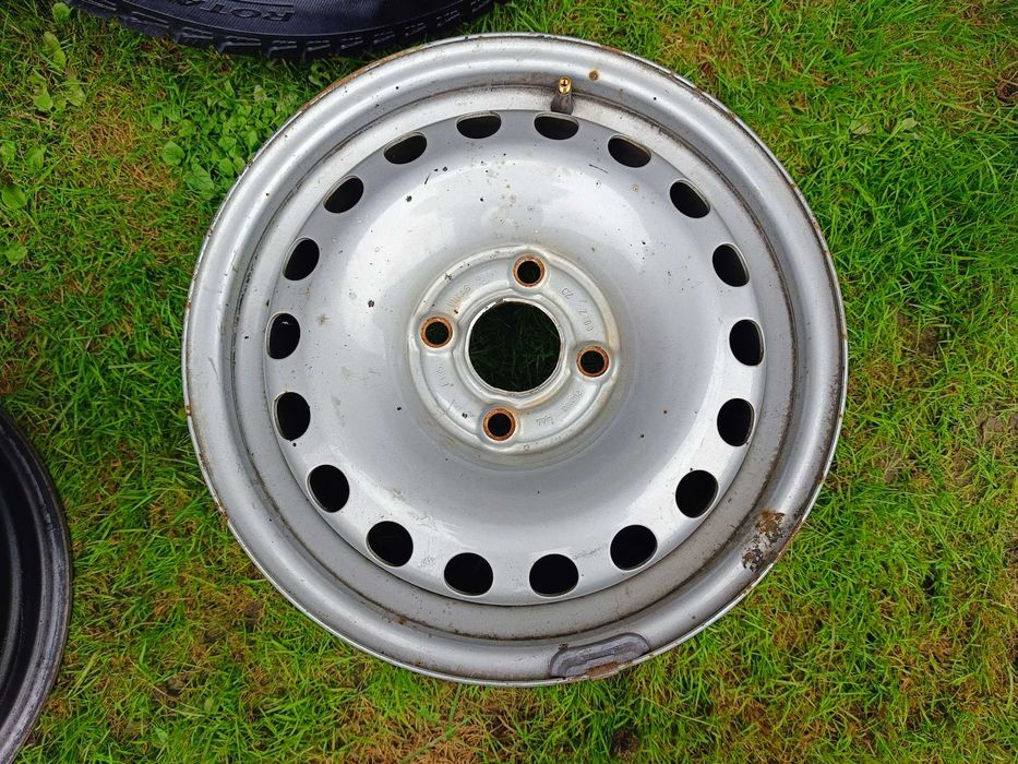 Felgi 14 4x100 z oponami Zimowymi 175/65/14 6mm bieżnik Dębica VW Audi