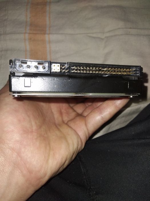 Жесткий диск на ПК hitachi deskstar 250 GB