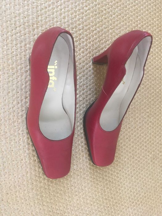 Sapatos bordeaux e Sandálias castanhas como NOVOS