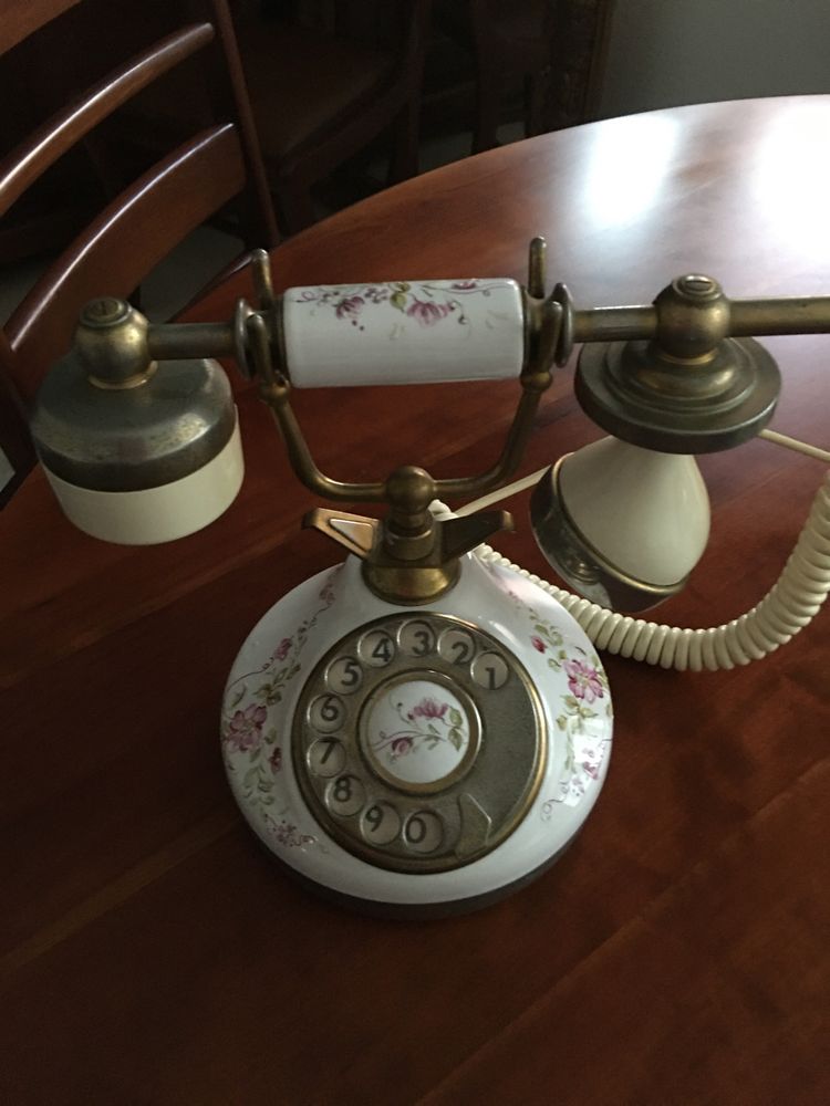 Telefone vintage pintado à mão estilo victoriano