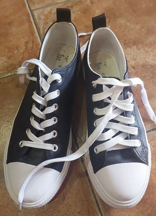 Продаю кеды для подростков.