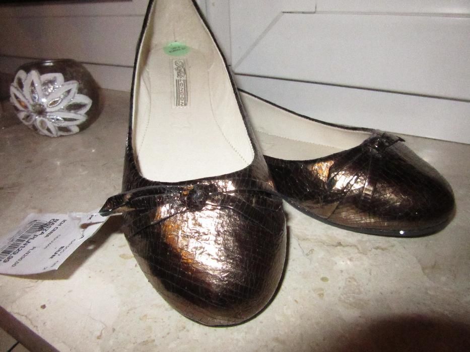 Idealna na ślub i wesele Nowe Skórzane złote baletki Buffalo London