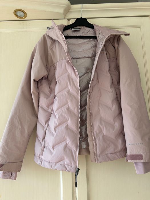 Дуже гарна гірськолижна пухова куртка
Columbia з системою omni -tech