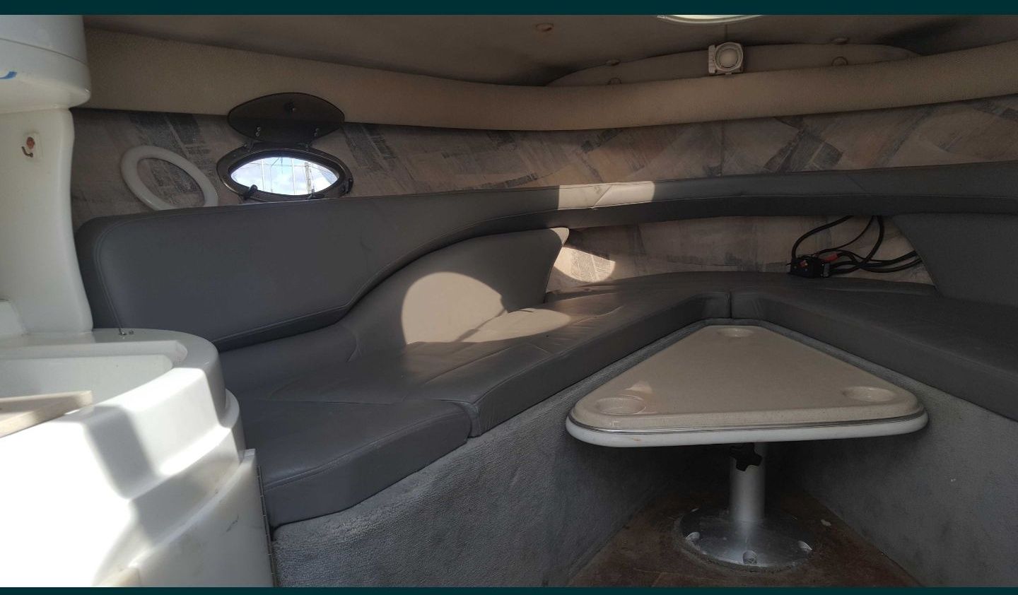 Jacht motorowy cobalt motorówka kabinowe 10.5m8