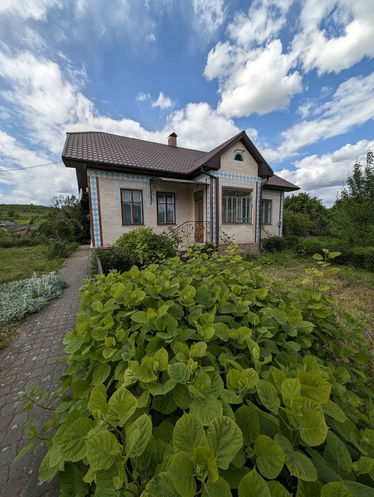Продається 2 будинки на одному подвір'ї в мальовничому куточку смт Кор