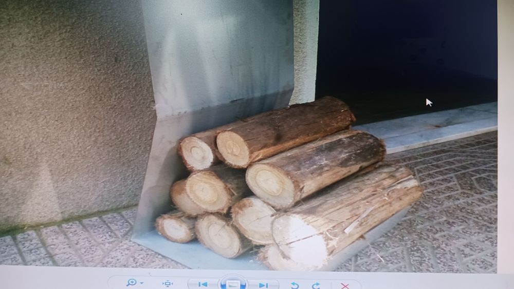 Suporte para lenha em chapa.