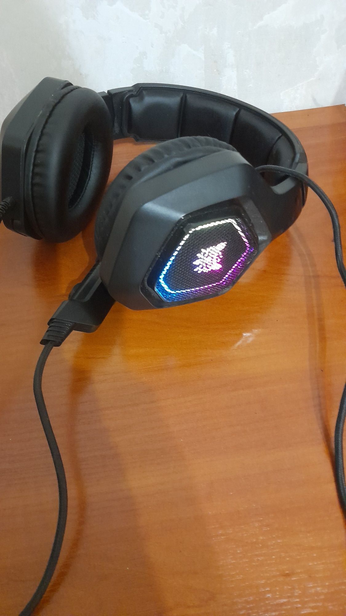 Игровые наушники для геймеров PowerMe и Razer Kraken Black