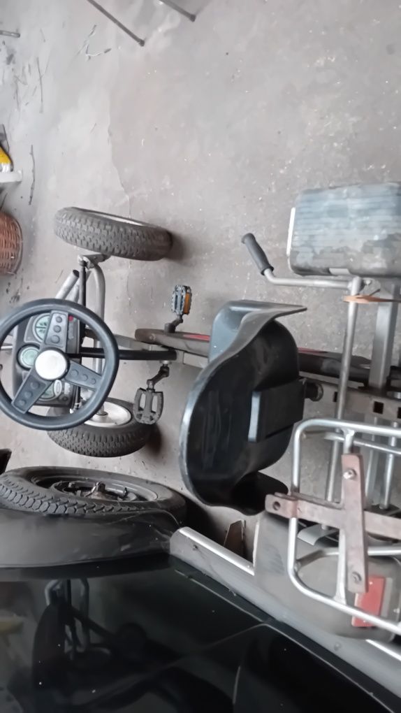 Vendo ou troco por algo de meu interesse.Kart Berg, carro a pedais