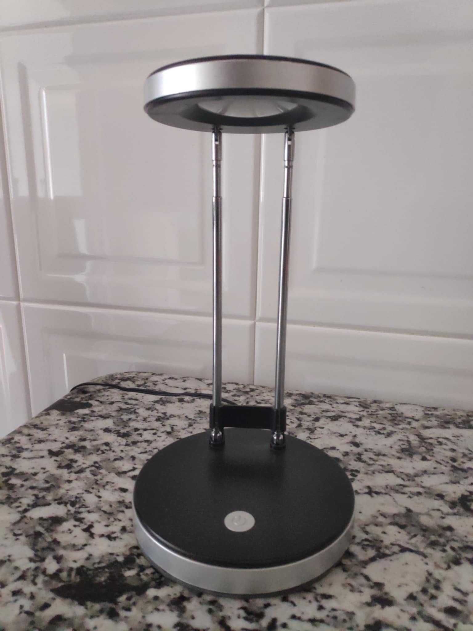 Candeeiro de secretária led extensível impecável