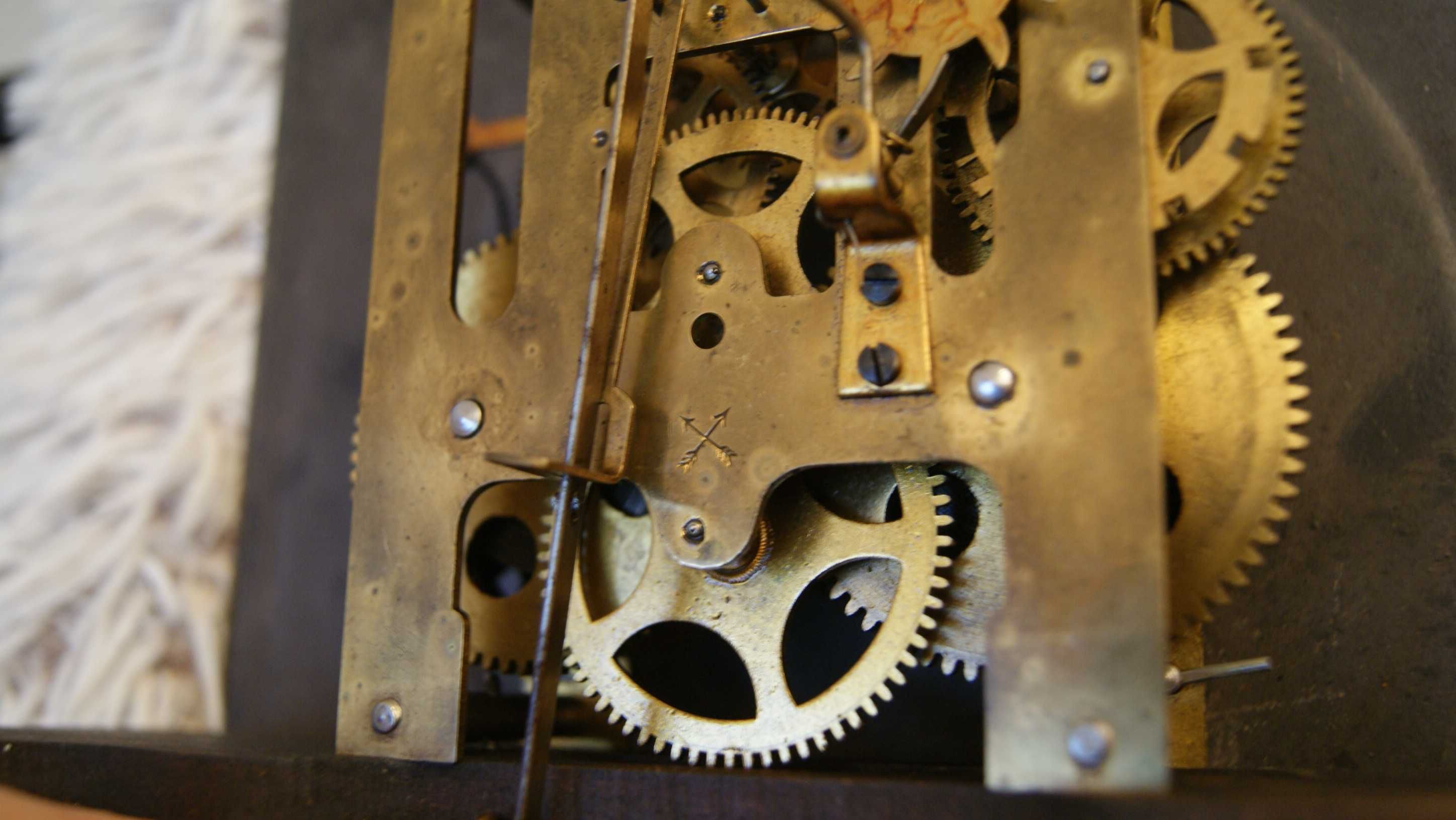 313 Zegar wiszący mechaniczny HAU antyk