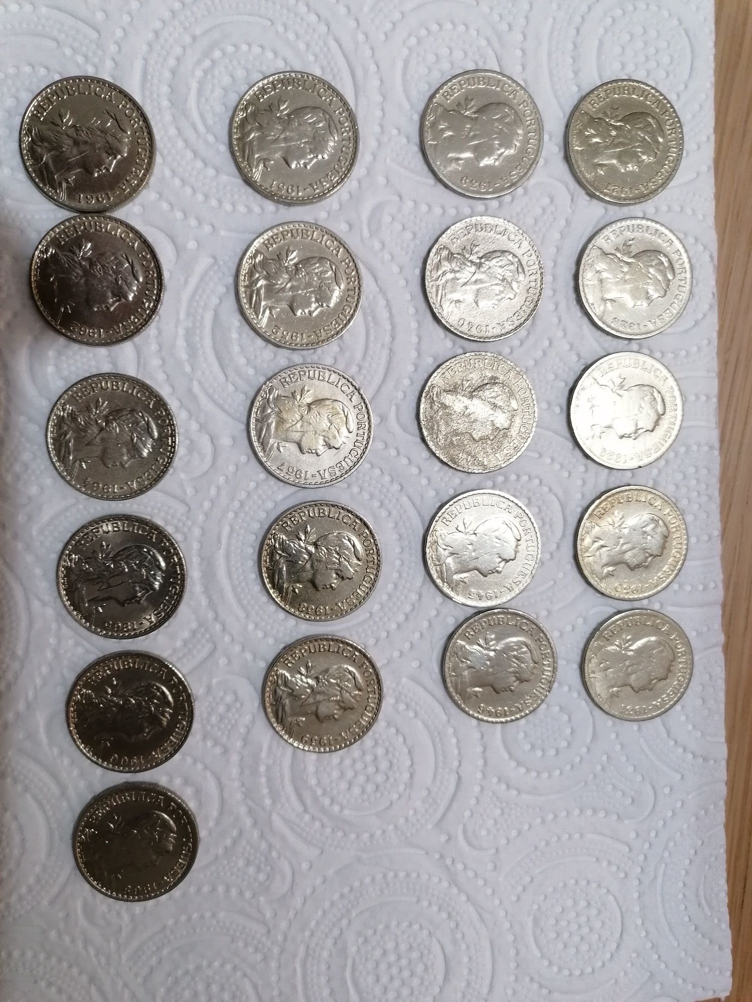 Moedas de 1 Escudo Alpaca