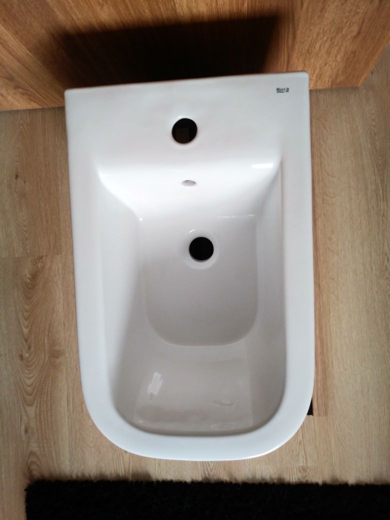 Nowy podwieszany bidet Roca The Gap