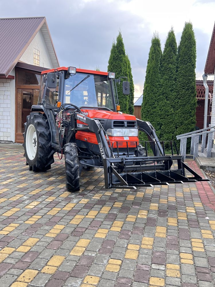 Послуги трактора з фронтальним навантажувачем Kubota