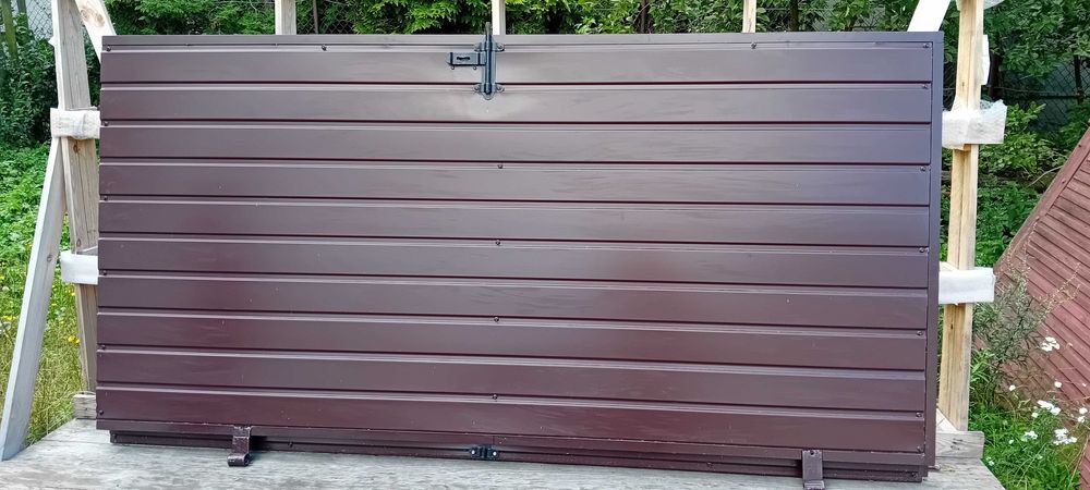 Sprzedam drzwi (bramę) garażowe moło używane