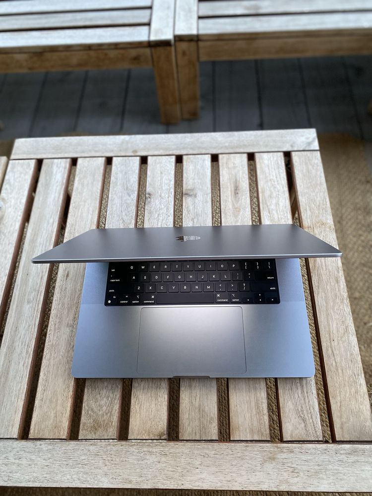 Apple Macbook Pro M2 MAX 16 cali 32gb 1 TB 11 Cykli