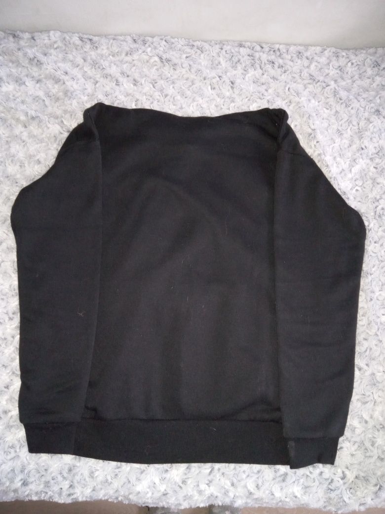 Czarna bluza z kapturem