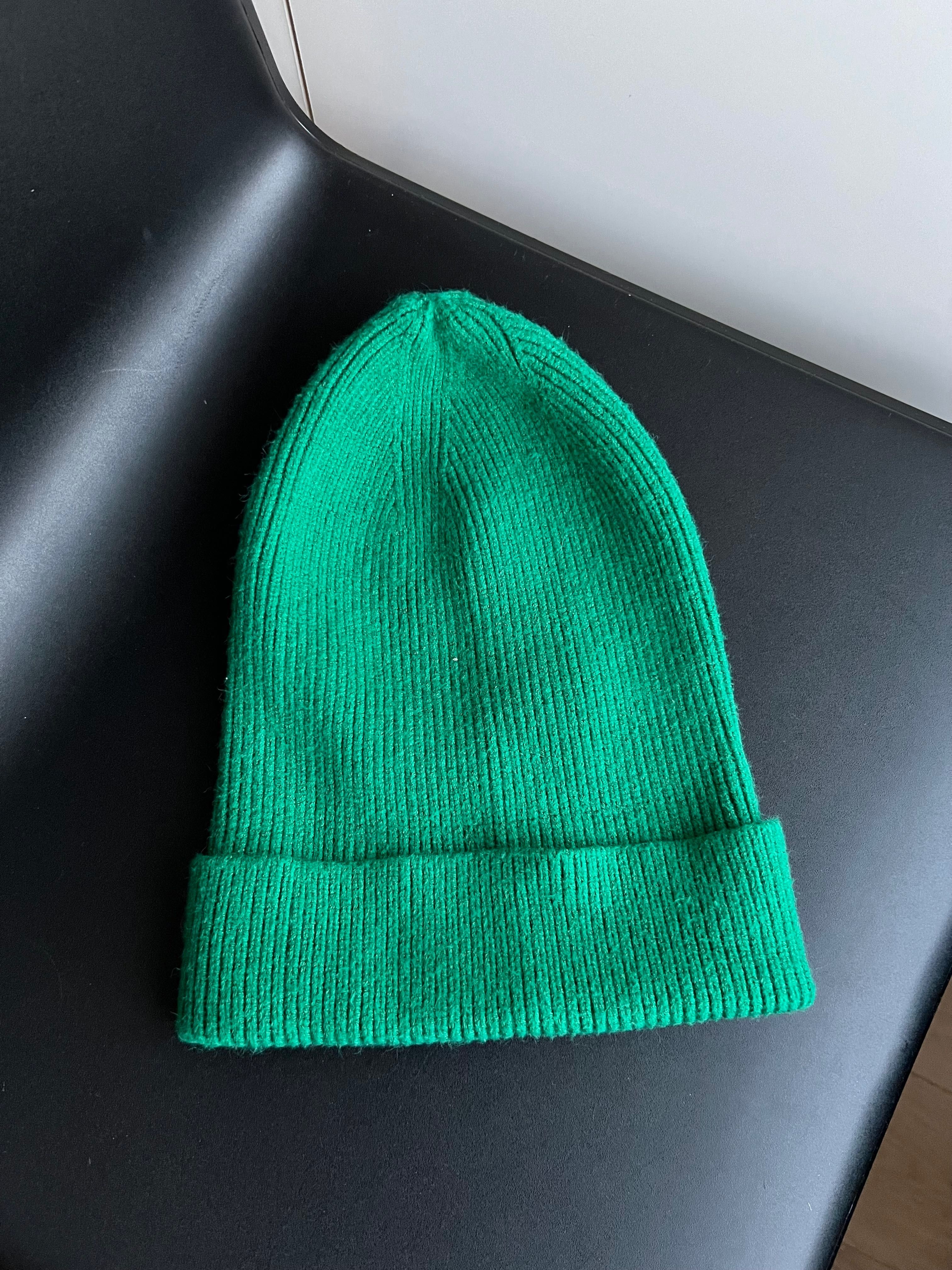 Зелена насичена шапка біні reserved