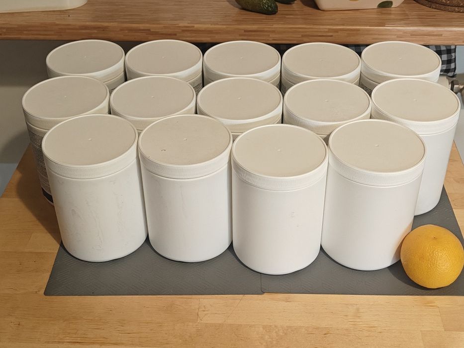 Pojemniki białe po odżywce