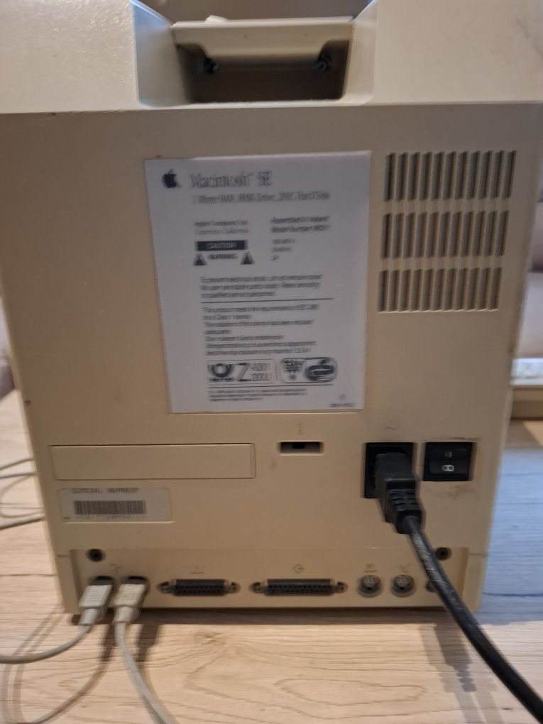 Apple Macintosh SE – kompletny zestaw retro (klawiatura + myszka)