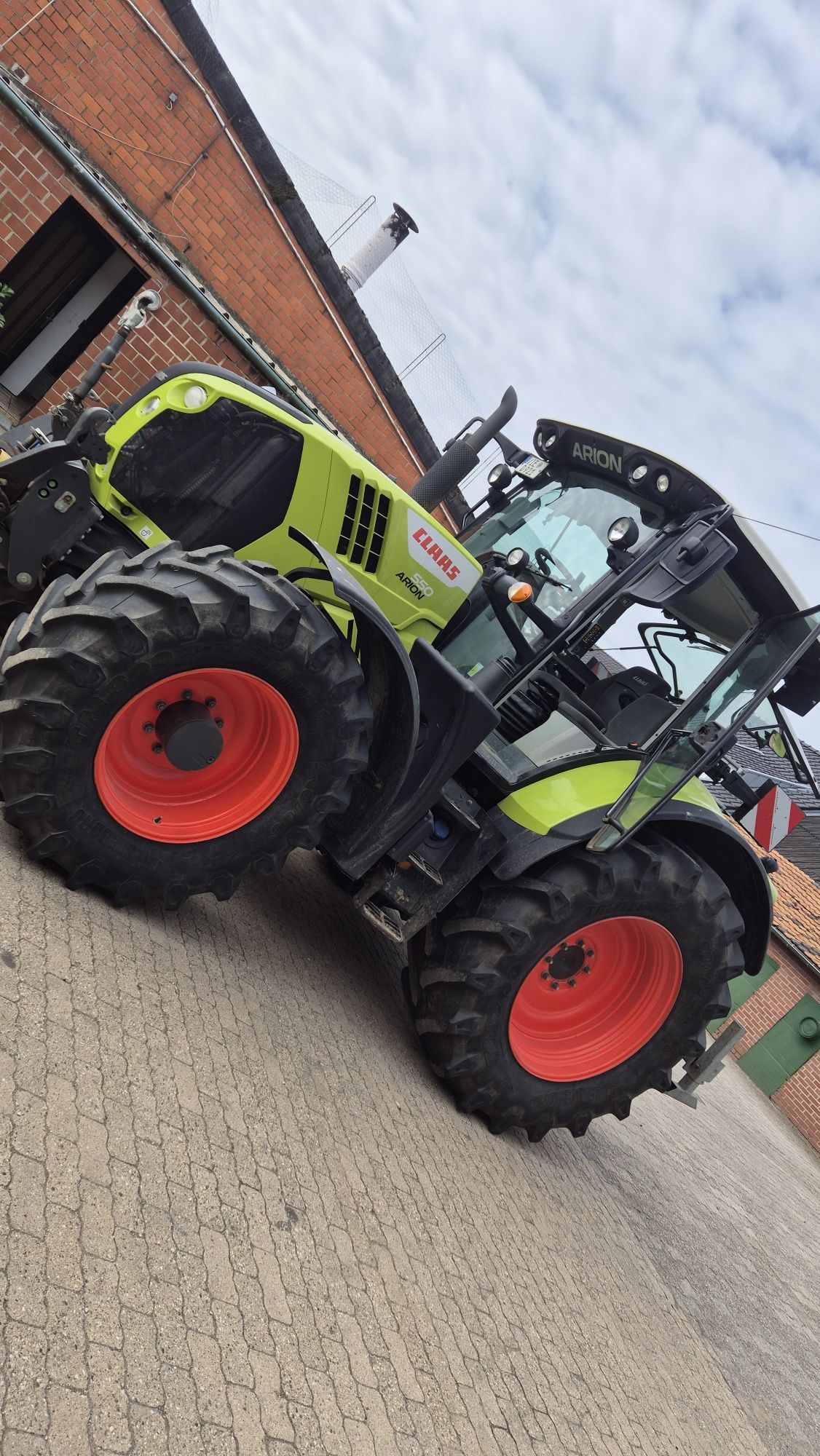 Claas Arion 550 +
