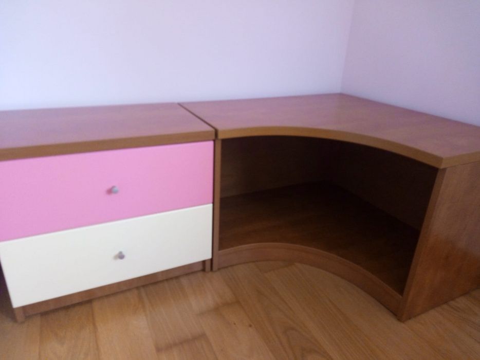 Cama  de solteiro e estrado