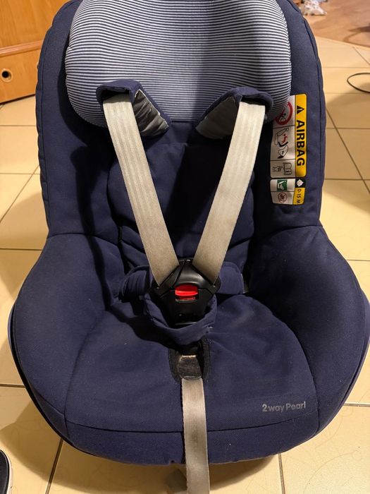 Fotelik maxi Cosi Pearl basa 2 way fix