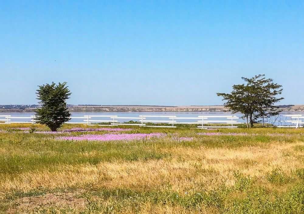 Два будинки біля Моря, недалеко від м. Южне, гольф-поле, вихід до води