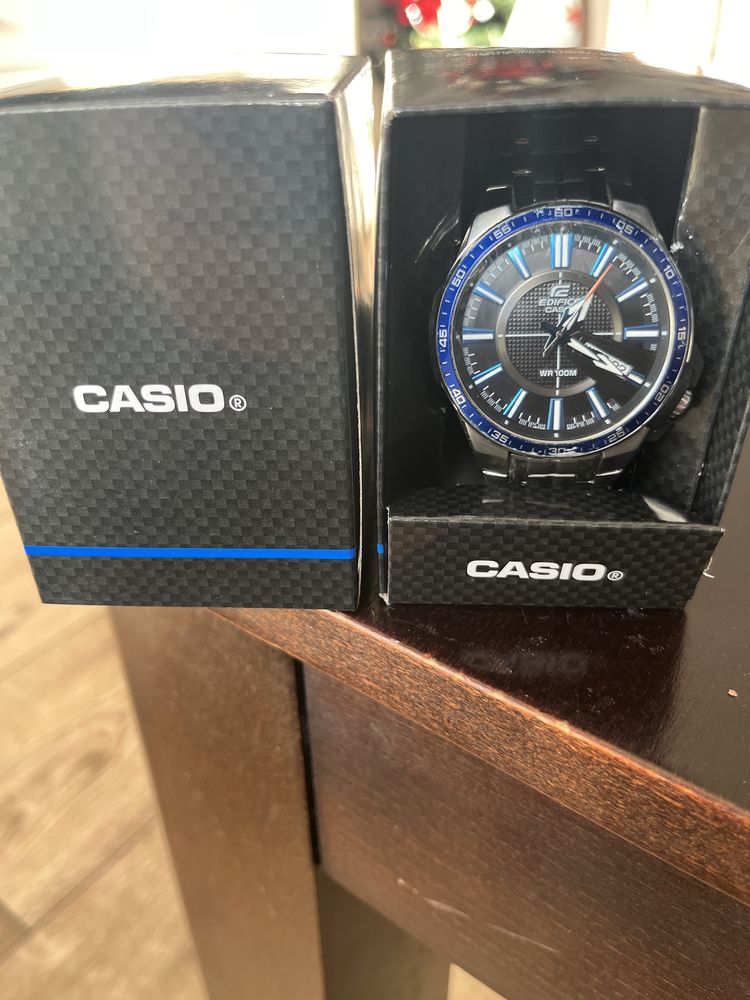 Zegarek firmy CASIO EFR 106