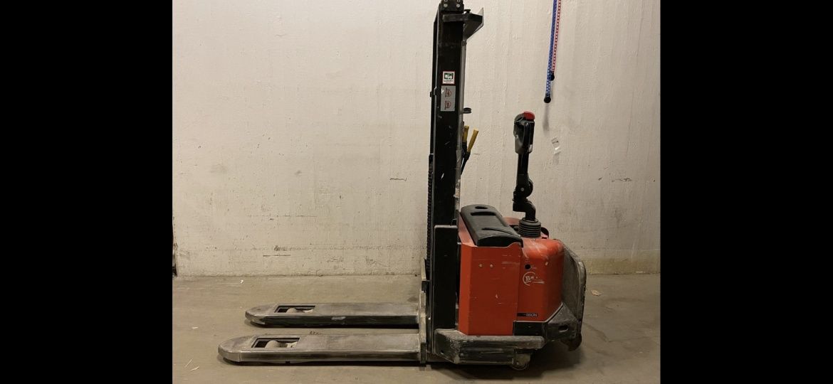 Wózek paletowy sztaplarka, elektryczny z masztem 2.9m BT IXION palecia