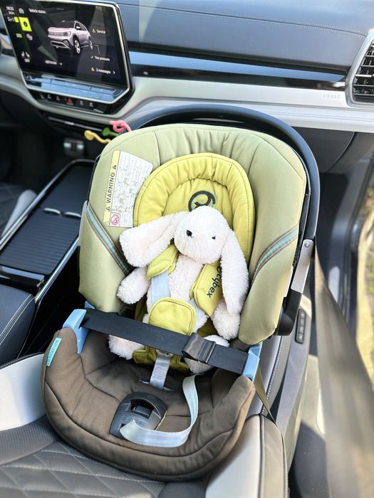 Автокрісло Cybex Aton 2 | Безпека та комфорт вашого немовляти!