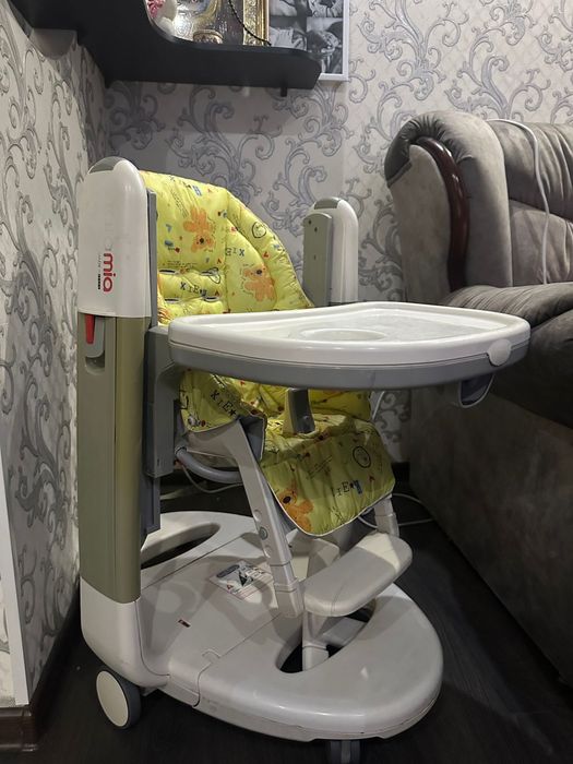 Столик для годування