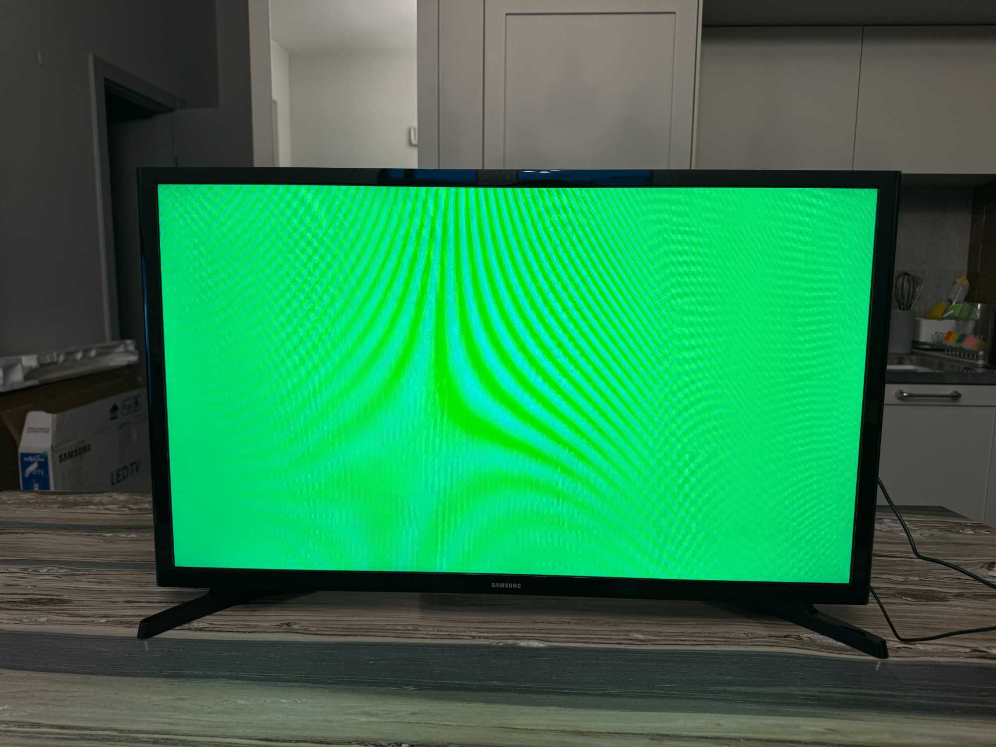 Telewizor 32" Samsung 32J4000BF + tuner DVB-T2/HEVC