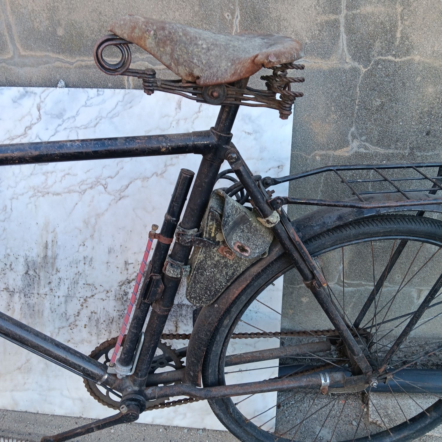 Bicicleta antiga militar