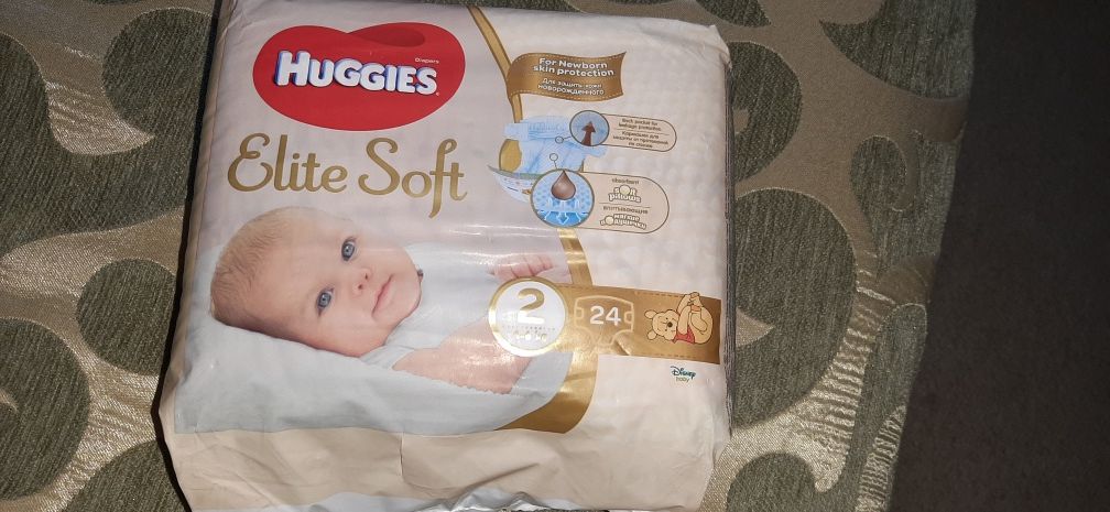 Продам памперсы Huggies