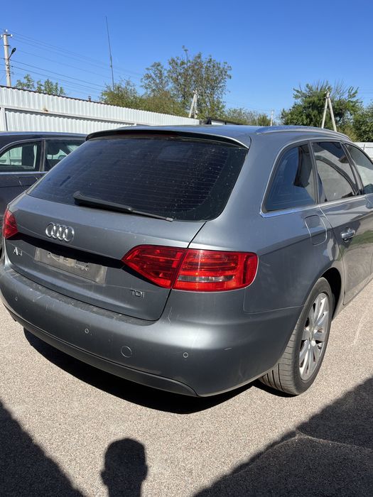 Крышка багажника Audi A4 b8 универсал. Ляда в зборі. Задний Бампер.