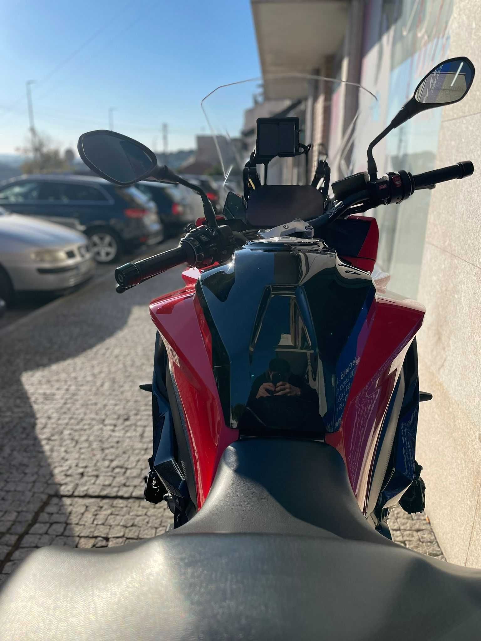 BMW S1000XR vermelha 2022