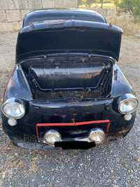 Fiat 600d de 1969 com boa base de restauro