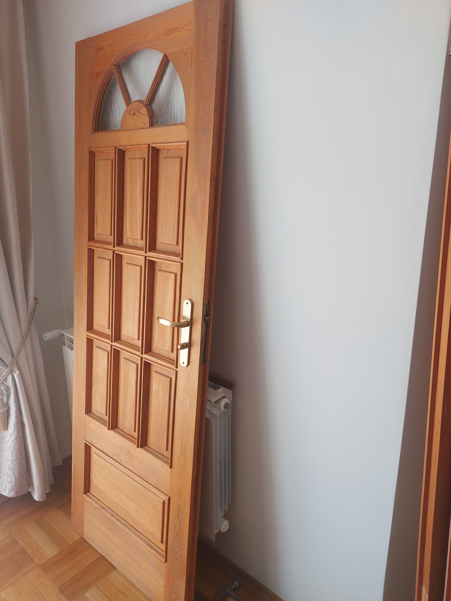 Drzwi wewnętrzne sosna.