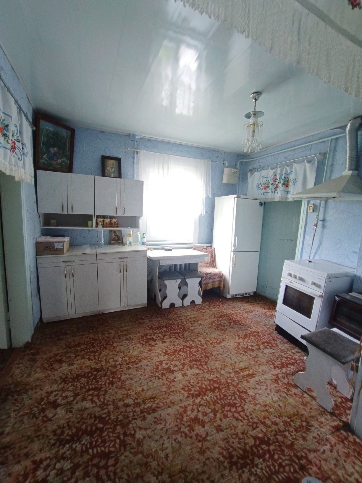 Продам будинок у селі Бродівське, 33 км від Рівного.