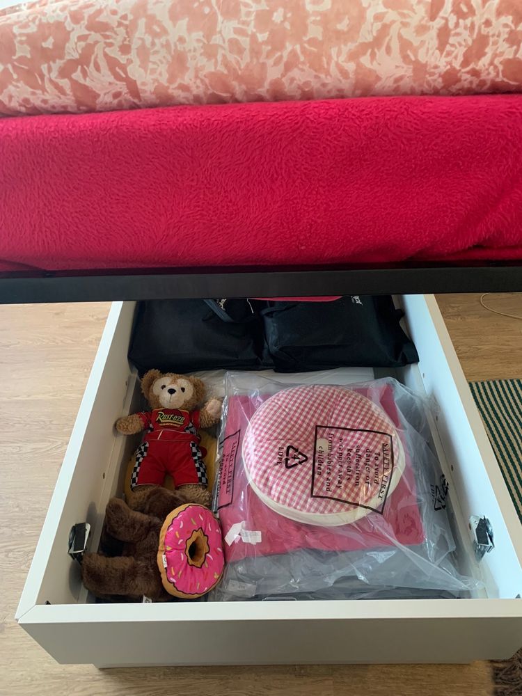 Cama com extrato e colchão