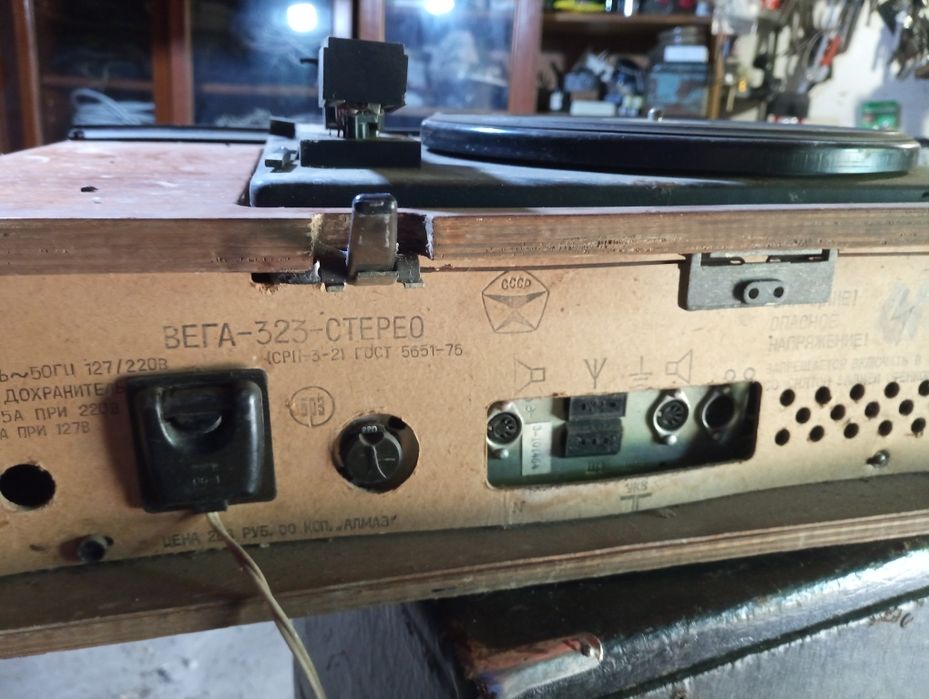 Стационарная транзисторная радиола "Вега-323-стерео", 70-их годов.