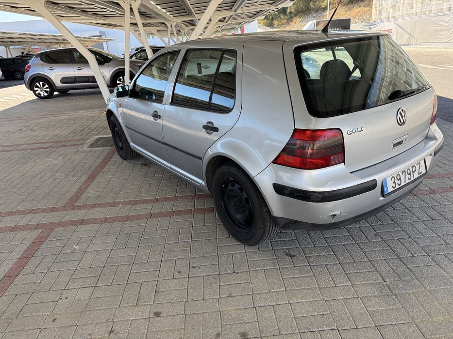 Vendo golf quantro impecavel no seu geral