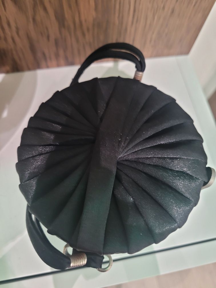 Czarna torebka elegancka mała okrągła