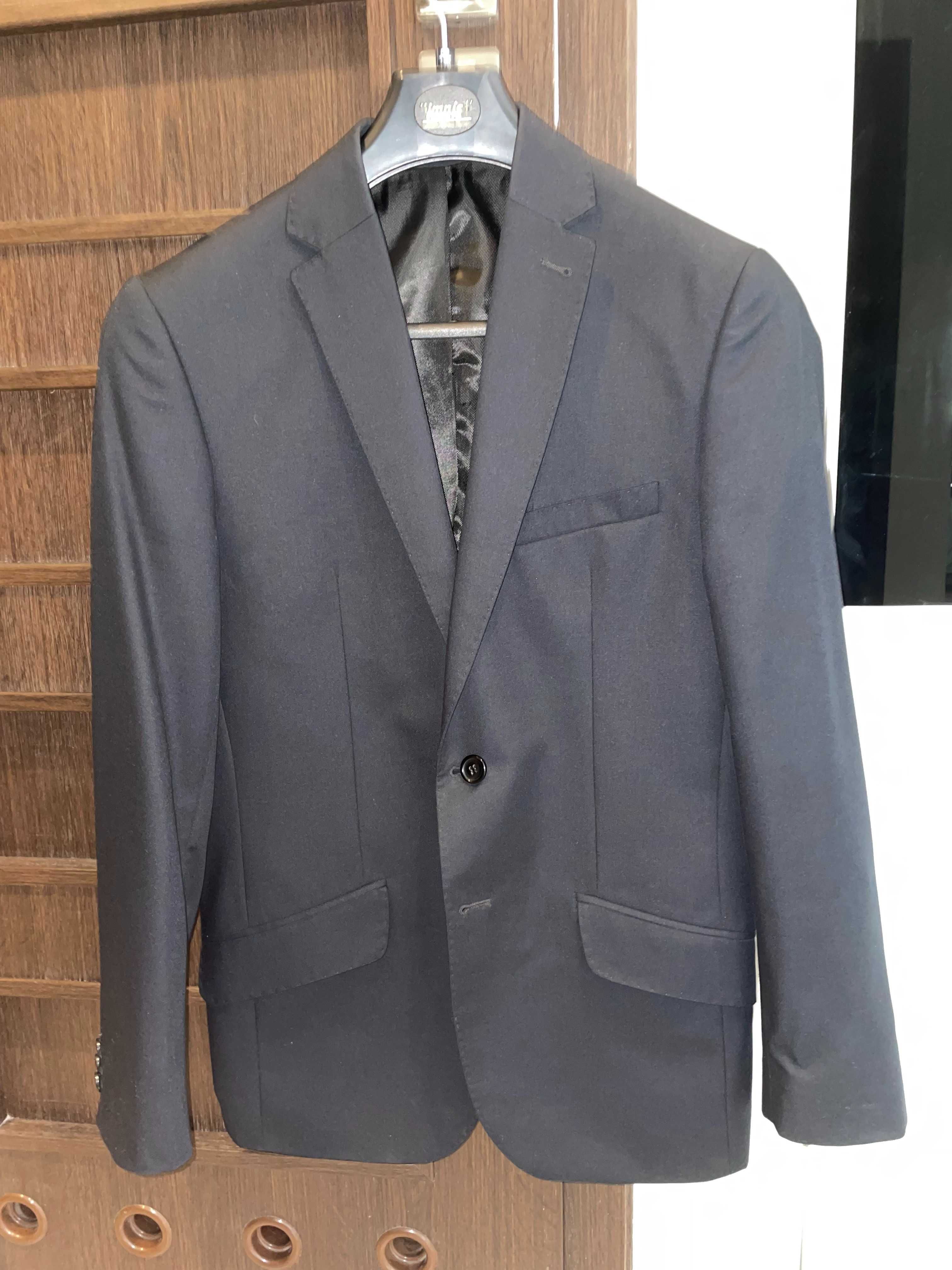 Sprzedam granatowy garnitur PUERE 170 cm