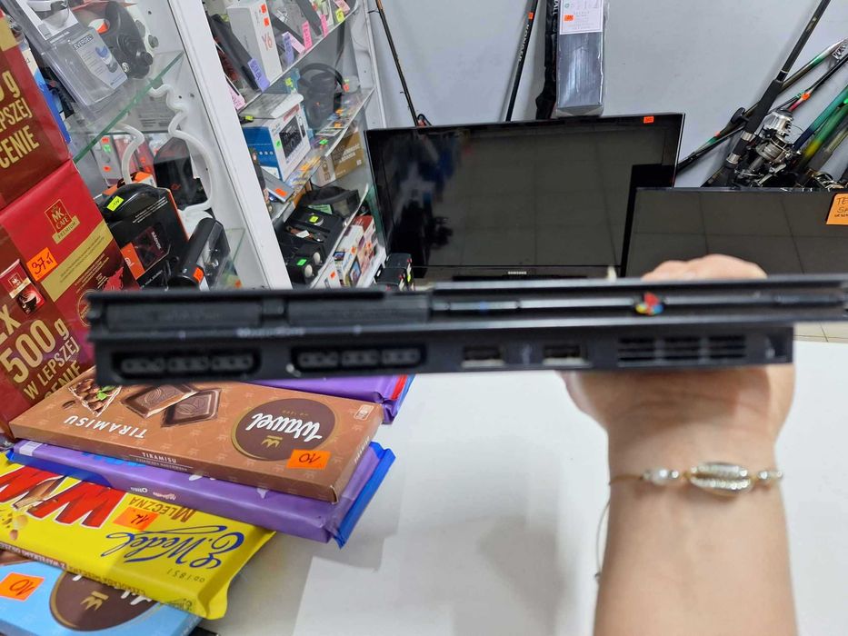 Uszkodzona konsola Sony Play Station 2 
SCPH-75004