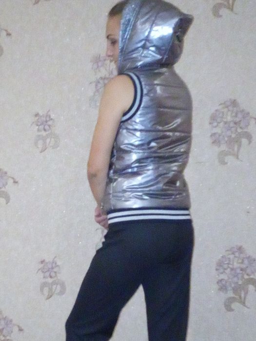 Продам женскую желетку