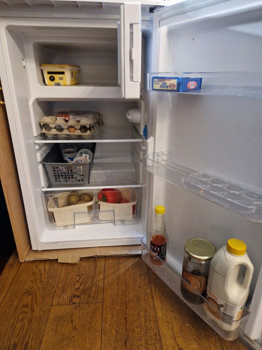 Średnia lodówka-zamrazarka Amica