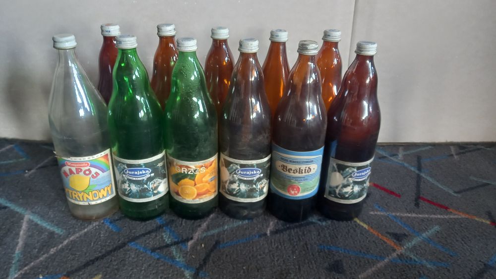 11 butelek wody Grodziska z skrzynką