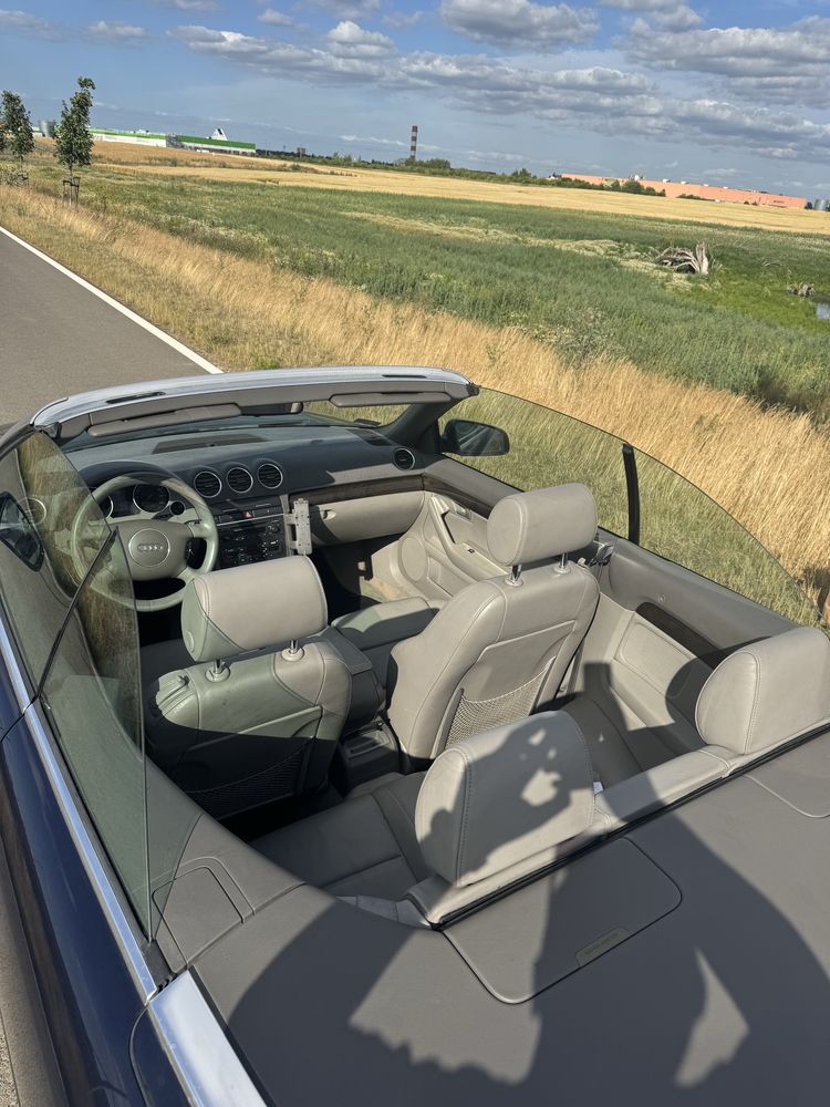 Audi A4 Cabriolet 2.4 V6 Automat | Skóra | R19 Felgi