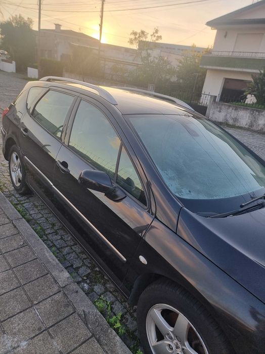 Vendo carrinha para peças inteira  sem documentação .. abate incluido